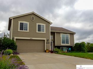 4551 N 168th Avenue Cir, Omaha, NE 68116