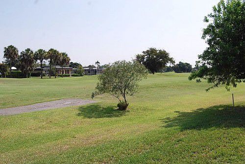 4th image of 5801 Mulberry Dr