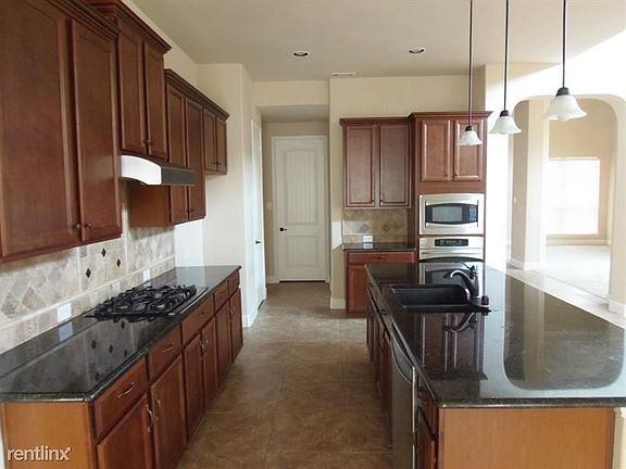 4th image of 2735 Ponce De Leon