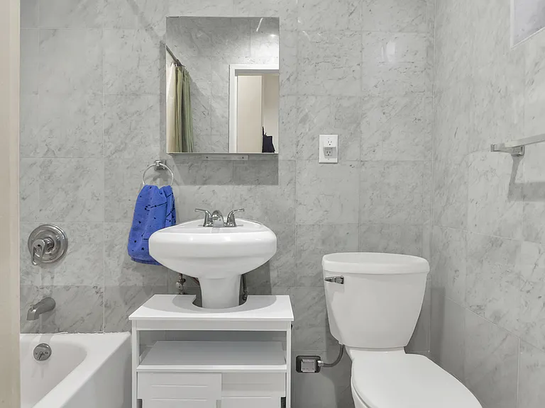 233 E 12th St #5B — Photo 4