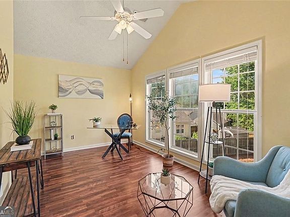 5th image of 1621 Cregon Ct