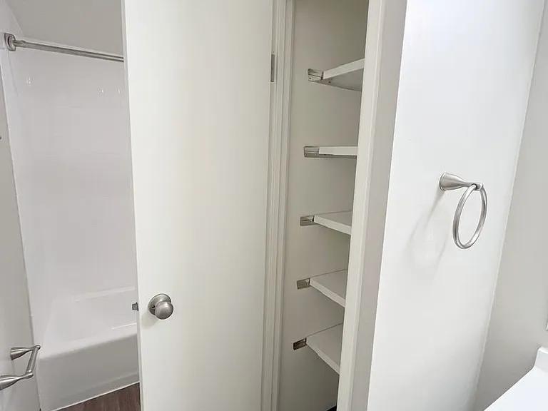918 Heritage Ct #102 — Photo 13