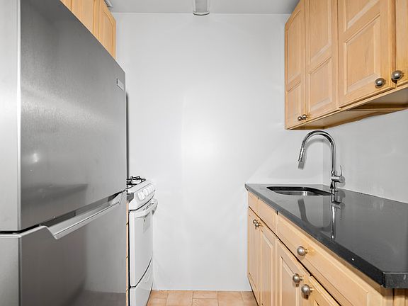 2nd image of 457 W 46th St APT 2B