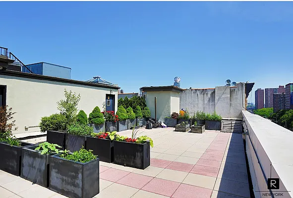 Sold by R New York | media 18