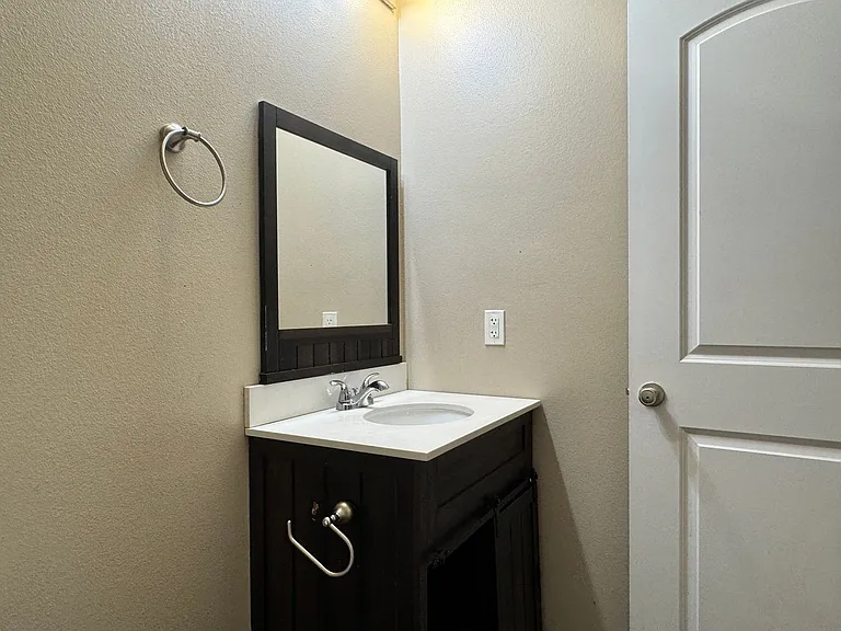 Bellwood Lake Apartments — Photo 16