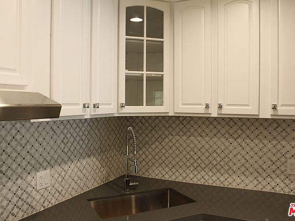 5th image of 4820 Forman Ave