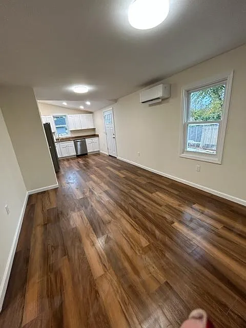 2 bed, 900 sqft, $3,600 — Photo 3