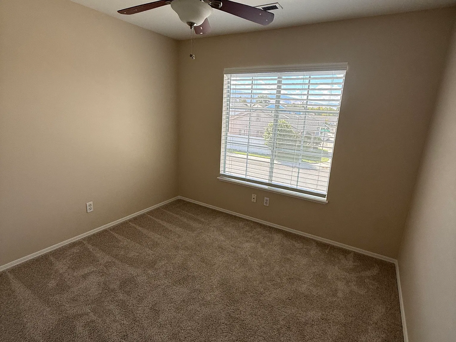3 bed, 1456 sqft, $2,800 — Photo 3