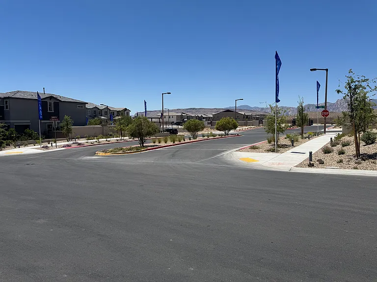 Cinder Cone Ln — Photo 32