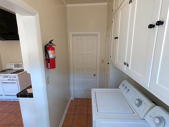 3rd image of 228 S Poinsettia Pl