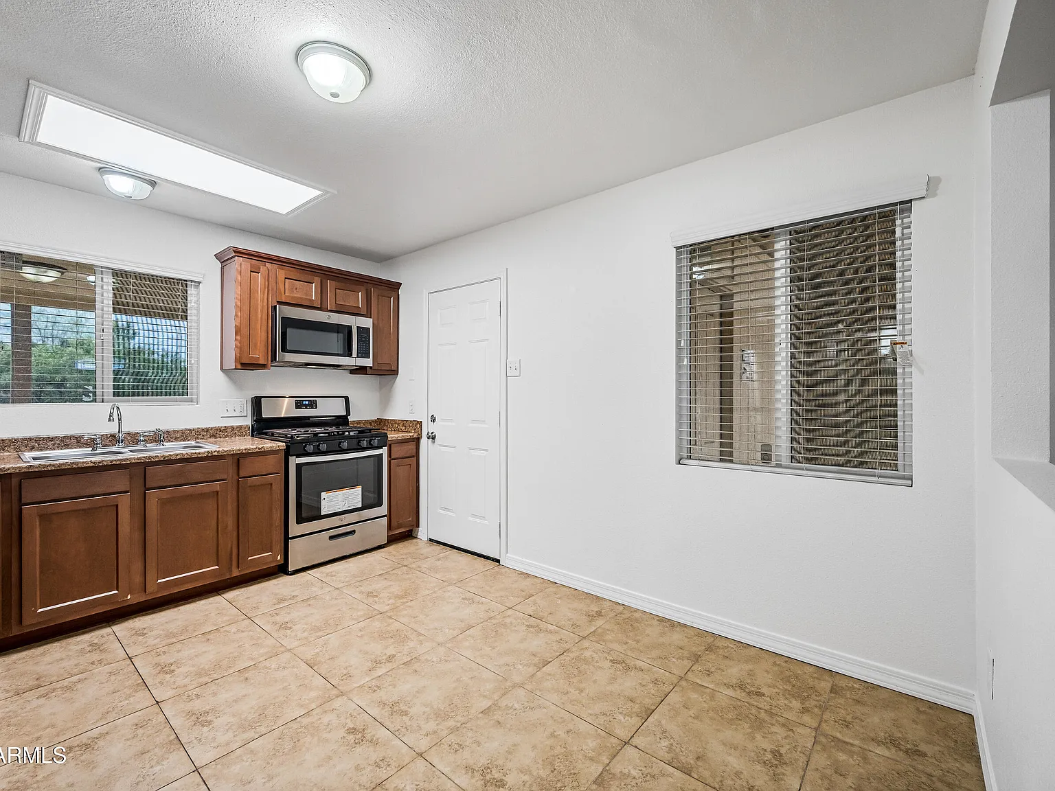 2 bed, 1.0 bath, 1508 sqft, $1,400 — Photo 4