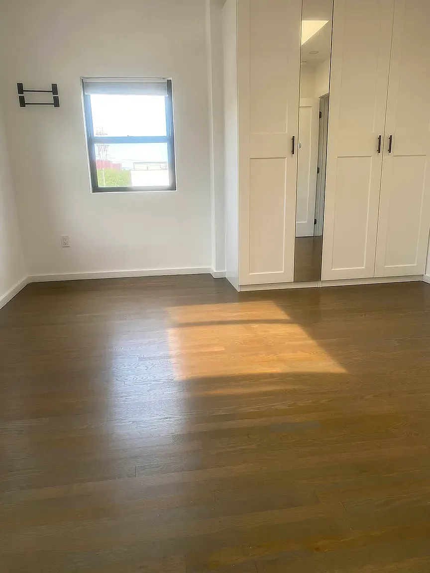 20-03 Steinway Street — Photo 1