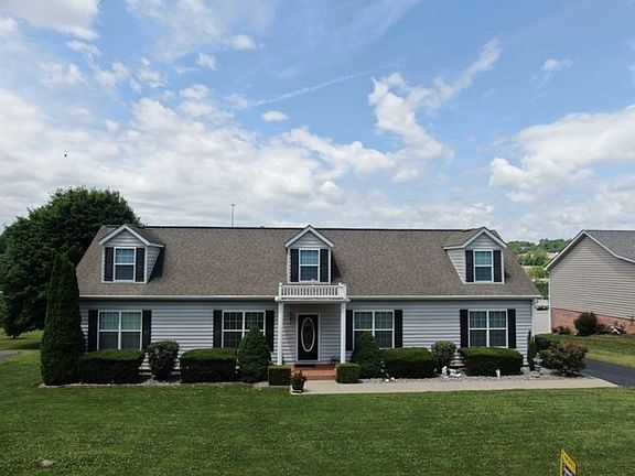 2nd image of 235 Glenrochie Dr