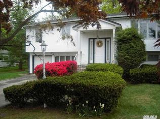 50 Winthrop Dr, Woodbury, NY 11797