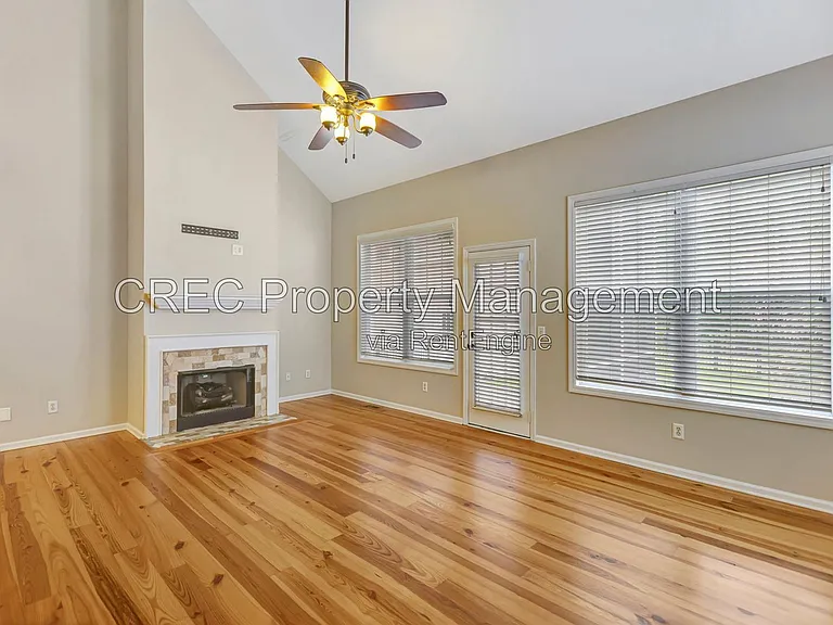 1071 Barfield St — Photo 17