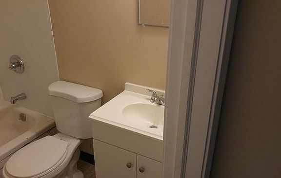 4th image of 925 Mayfield Pl APT 106