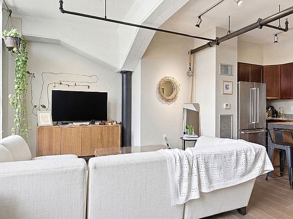 2nd image of 166 Terrace St #Penthouse 2