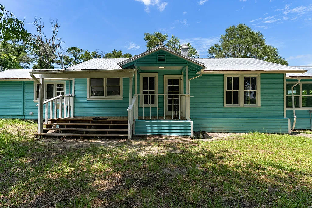 3 bed, 1240 sqft, $2,200 — Photo 1