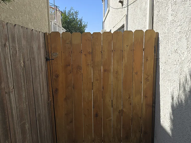 2065 Stanley Ave — Photo 10
