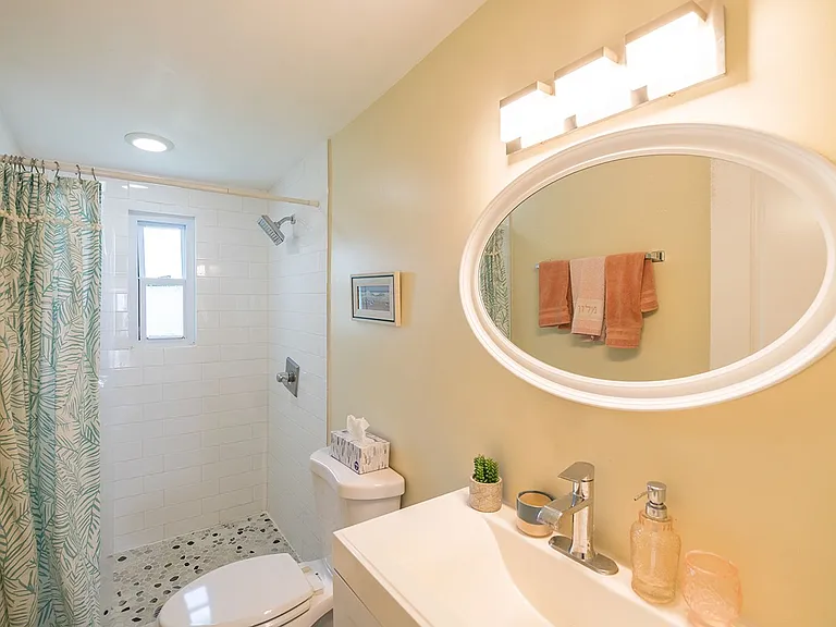 2531 E Gordon St — Photo 12