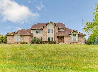 7 Whitman Ter, Hawthorn Woods, IL 60047