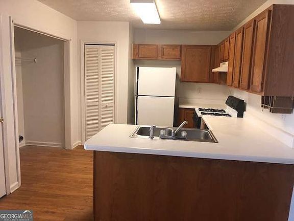 5th image of 505 Lakecourt Dr