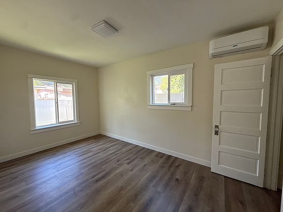 4th image of 1108 S 8th Ave