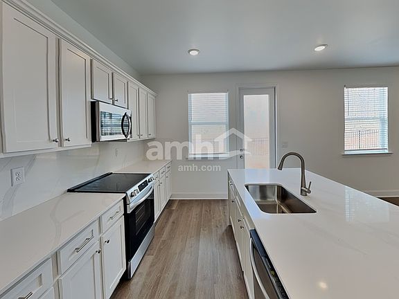 4th image of 1438 Aquamarine Dr
