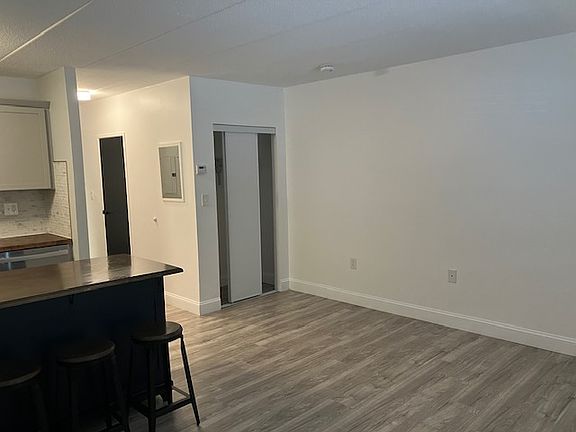 3rd image of 1000 Lexington St APT 16
