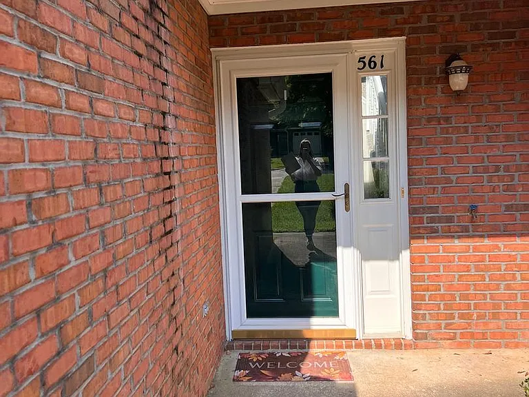 561 Heritage Ct — Photo 3