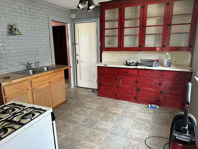 110 Gerald Ave #2 — Photo 3