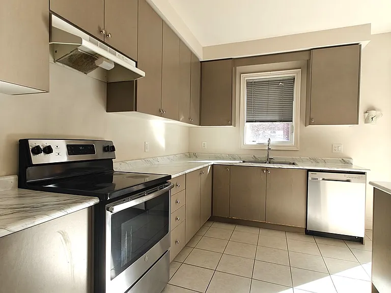 1538 Devine Point — Photo 9