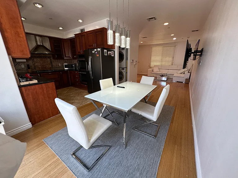 270 E Glenarm St #104 — Photo 8