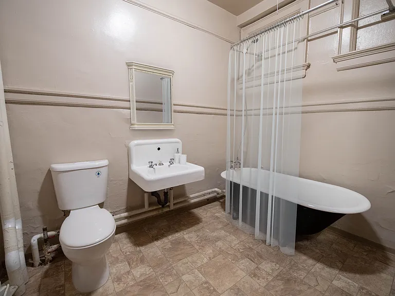 40 Osborne St — Photo 14