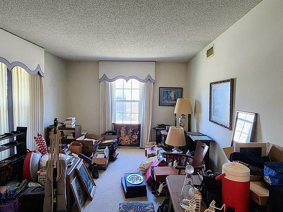 5th image of 3001 Tanglewood Dr