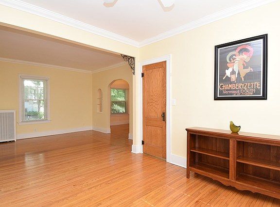 5th image of 9 E Elm Ave