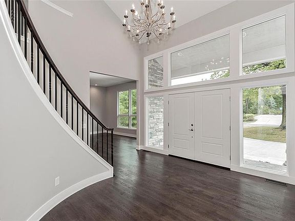 4th image of 140 Jackson Dr