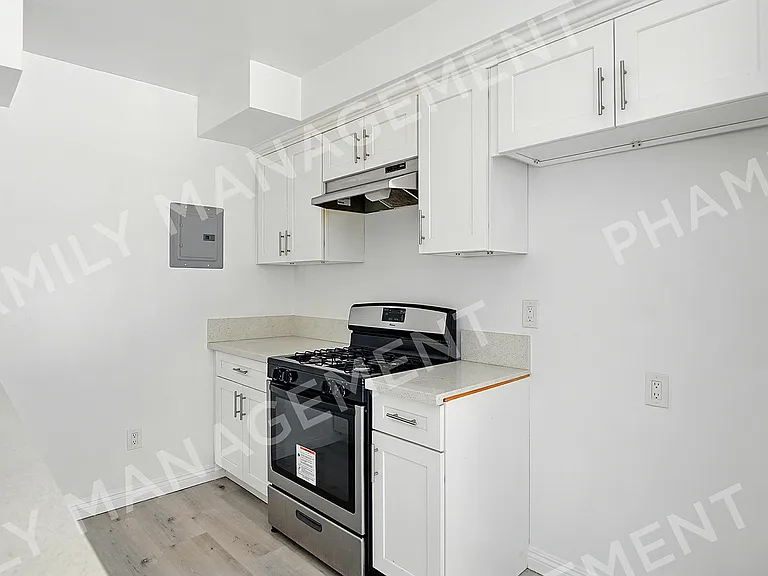 451 Anderwood Ct #D — Photo 1