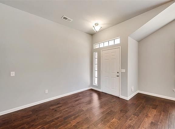3rd image of 805 Heatherwood Dr
