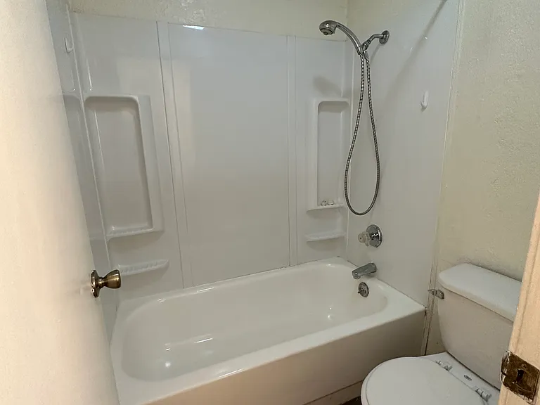 924 W Chestnut St #6 — Photo 14