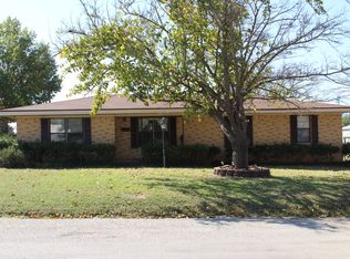 1001 E Wichita, Henrietta, TX 76365