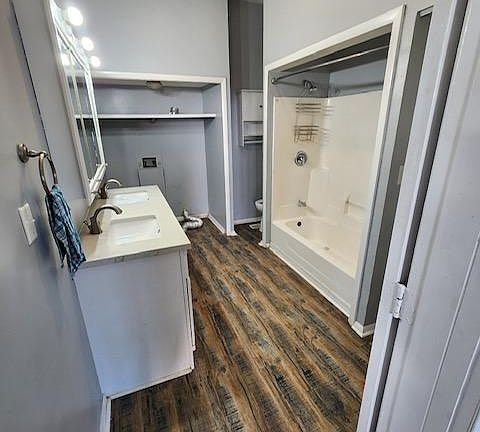 5th image of 8114 S Sorgham St
