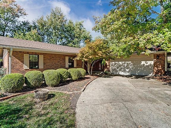 3rd image of 8121 Beechcreek Dr