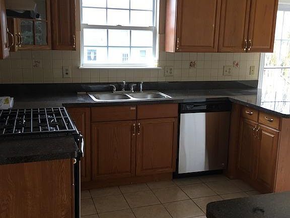2nd image of 800 11th Ave