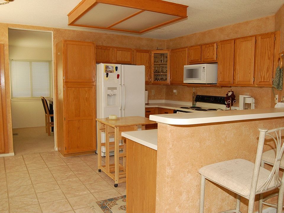 Open & bright kitchen