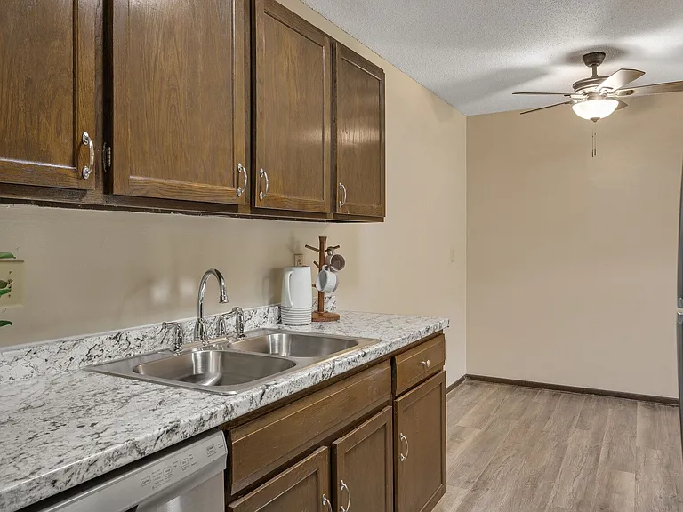 Eastgate Apartments — Photo 22