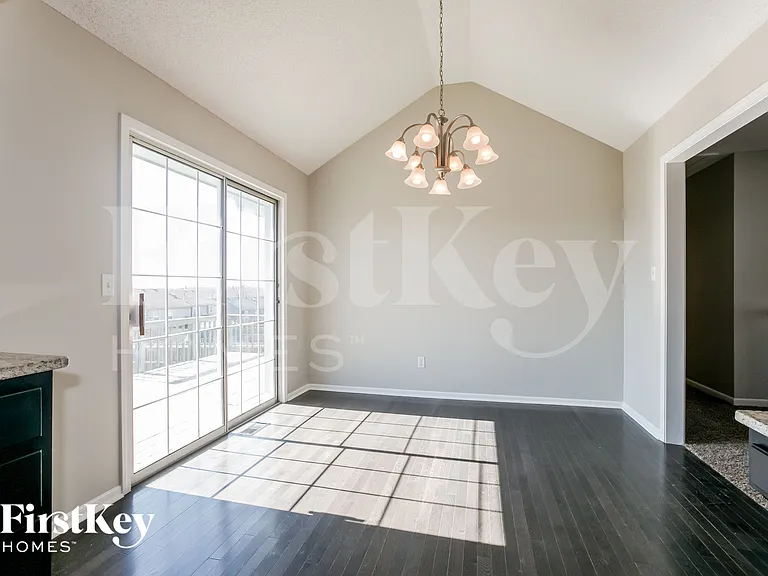 1603 Roberta Dr — Photo 6