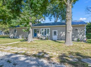 619 W Madison St, Petersburg, IL 62675