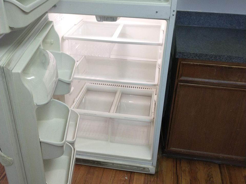 Energy-Star refrigerator. Glass shelves.