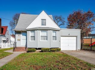 33 Dorothy Ct, Merrick, NY 11566